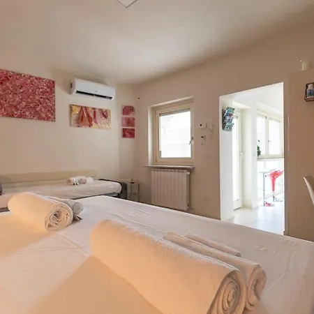 Maggiore Fuoco + Terrace Apartment Colazza